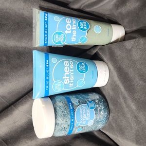 Bath & Body Works True Blue Spa Footloose and Fancy Fizz , Cream & Scrub READ !!